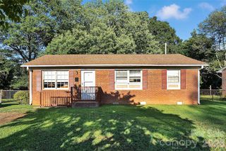 308 S  Pine St, Dallas, NC 28034
