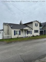 127 134th St, Marmet, WV 25315