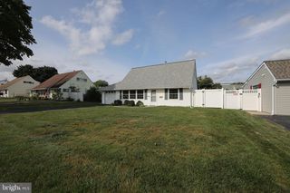 79 Candle Rd, Levittown, PA 19057