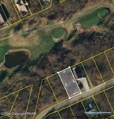 345 Royal Aberdeen Dr, Hazleton, PA 18202