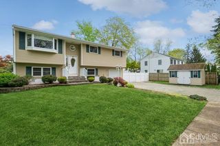 168 Misty Ln, Middlesex, NJ 08846