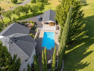 4935 Cherry Ln, Medford, OR 97504