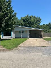 1205 Ray St, Dexter, MO 63841