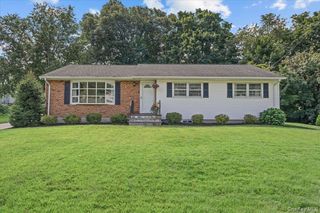 15 Robinson Avenue, Bedford Hills, NY 10507