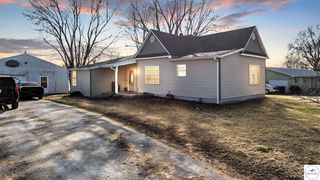 1704 E  16th St, Sedalia, MO 65301
