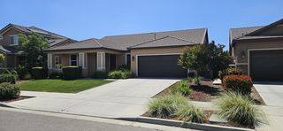 2901 S Oakhurst Court, Visalia, CA 93292