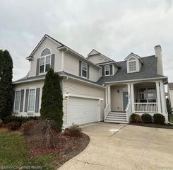 1184 York Ave, Howell, MI 48843