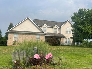 361 Prince Edward Dr, Howell, MI 48843