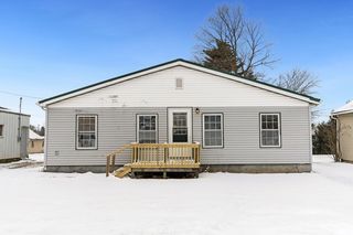 504 7th St, Howe, IN 46746