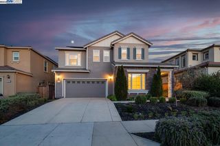 2462 Azalea Ave, Tracy, CA 95376
