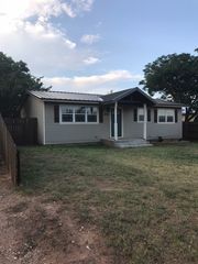 408 W  14th St, Post, TX 79356