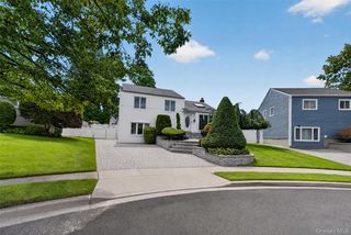 68 Briarwood Lane, Plainview, NY 11803