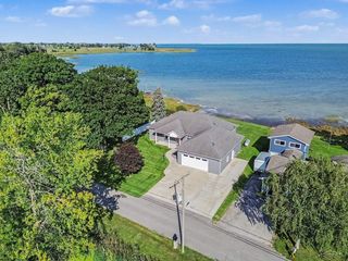 5871 Sandy Dr, Pinconning, MI 48650