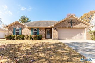 412 Cloverleaf Dr, Athens, AL 35611