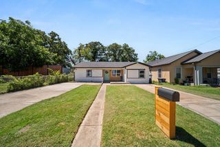 2712 E  1st St, Fort Worth, TX 76111