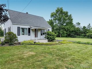 1030 Saunders Sett Rd, Lewiston, NY 14092