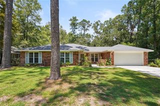 335 Azalea Dr, Mandeville, LA 70471