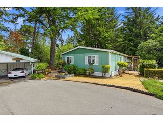 495 Village Pines Way, Coos Bay, OR 97420