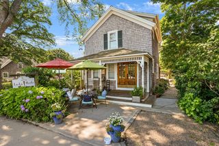 218 Upper Main St, Edgartown, MA 02539
