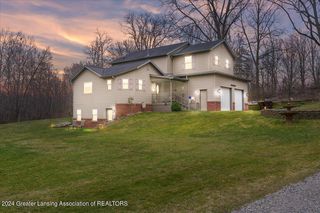 447 Charleston Rd, Lansing, MI 48917