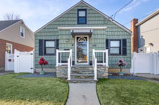 205 Goldenrod Avenue, Franklin Square, NY 11010