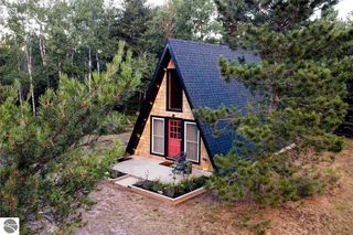 1428 Morel Ln, Grayling, MI 49738