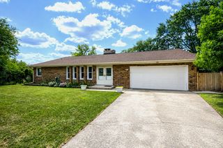 1701 Lynwood St, Crest Hill, IL 60403