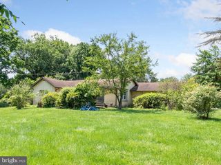 28 Willow Rd, Churchville, PA 18966