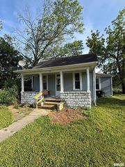 230 E  South St, Astoria, IL 61501