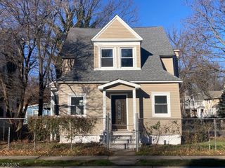 117 N Clinton St, East Orange, NJ 07017