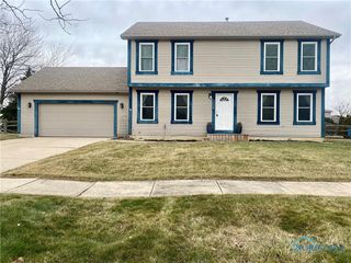 1110 Heritage Ln, Oregon, OH 43616