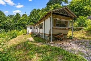 32 Little Pisgah Rd, Fairview, NC 28730