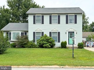 18 Cardinal Dr, Hanover, PA 17331