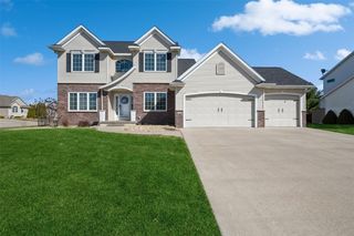 590 Landau St, Robins, IA 52328