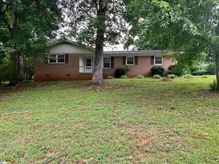 108 Anglewood Dr, Simpsonville, SC 29680