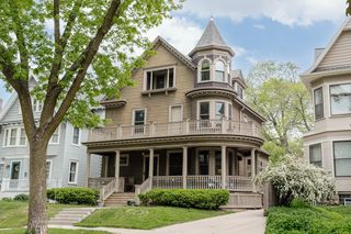 2710 North Hackett AVENUE, Milwaukee, WI 53211
