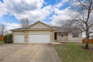 1105 Creekside Ct, Raymore, MO 64083