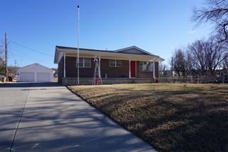 313 E  Grandview Dr, Junction City, KS 66441