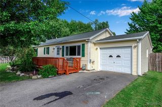6655 Gates Dr, Derby, NY 14047