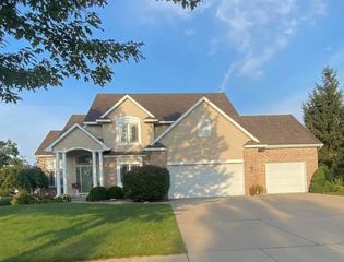 2217 Ashcreek Ct NW, Grand Rapids, MI 49534