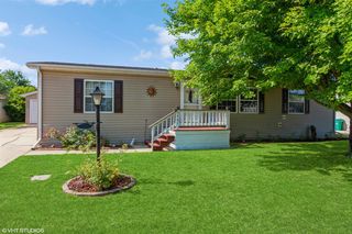 5461 Cypress Ln, Machesney Park, IL 61115