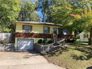 421 Maple St, Liberty, MO 64068