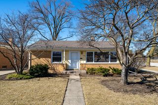 8322 N  Ozanam Ave, Niles, IL 60714