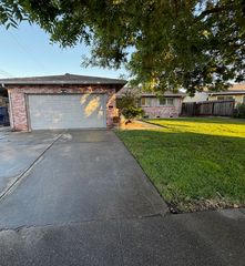 720 Merrywood Ln, Stockton, CA 95207