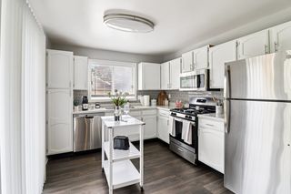 390 Brittany Ct #360C, Geneva, IL 60134