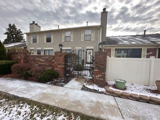38931 Golfview Dr E, Clinton Township, MI 48038
