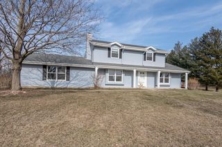 W242S7360 Regency COURT, Waukesha, WI 53189