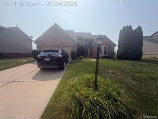6390 Briarcliff Dr, Belleville, MI 48111
