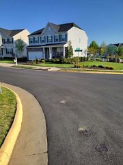 100 Silver Comet Ct, Fredericksburg, VA 22405