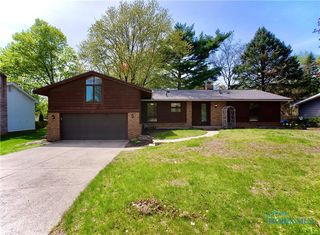 416 Donbar Dr, Bowling Green, OH 43402